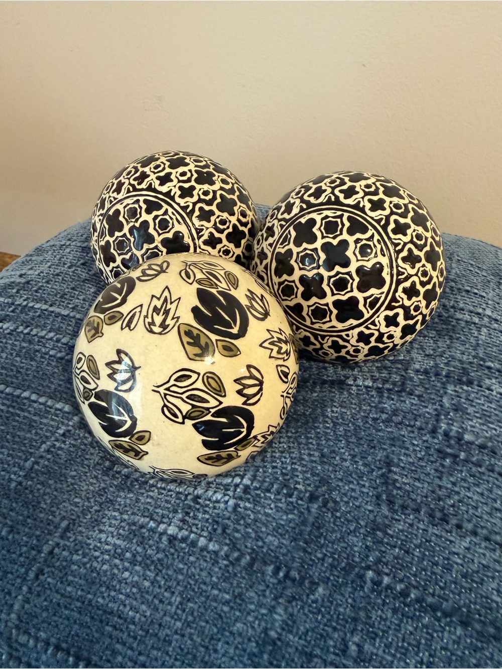 VTG 3 Decorative Set Of 3” Black & White Carpet balls